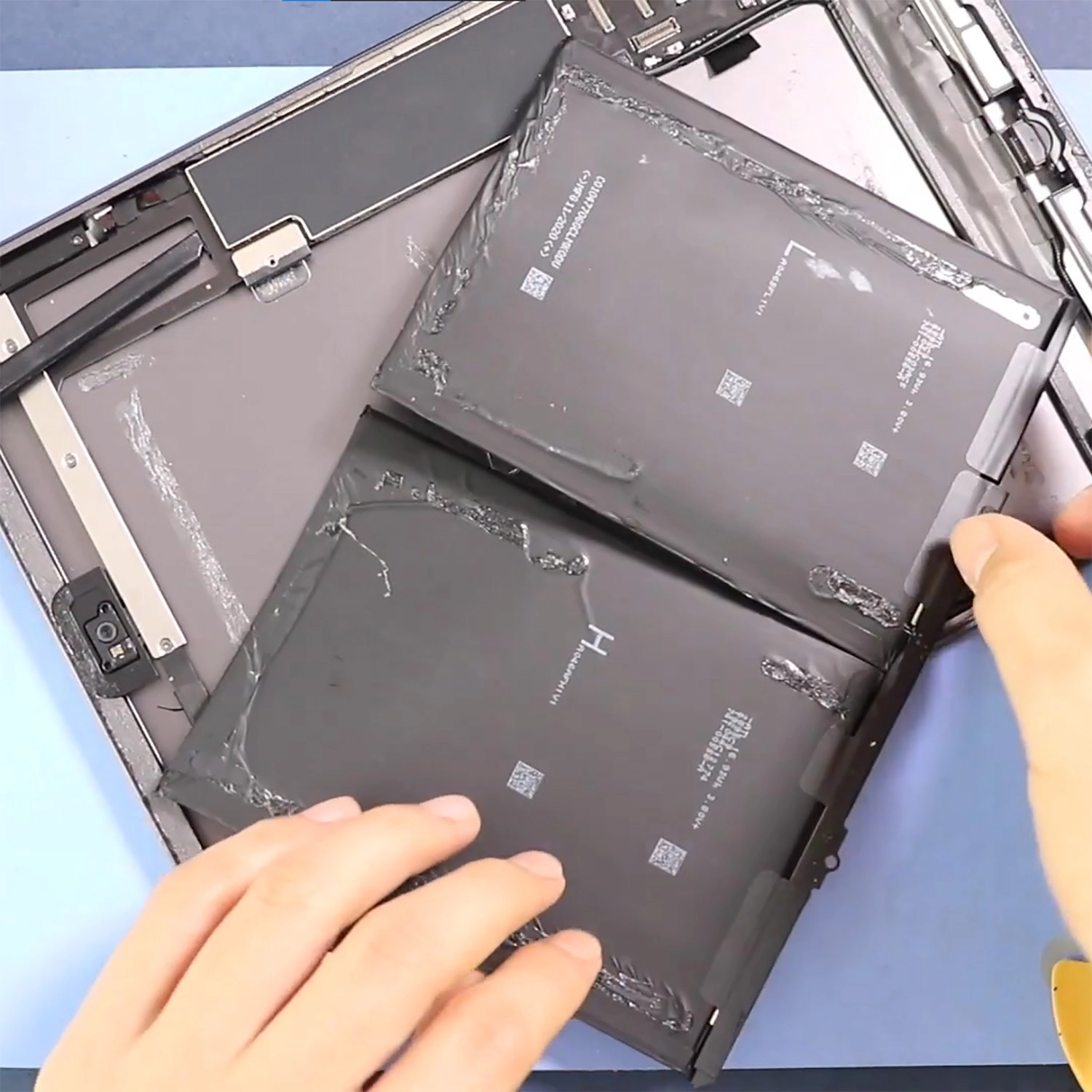 Thay pin iPad Gen 11 (2025)