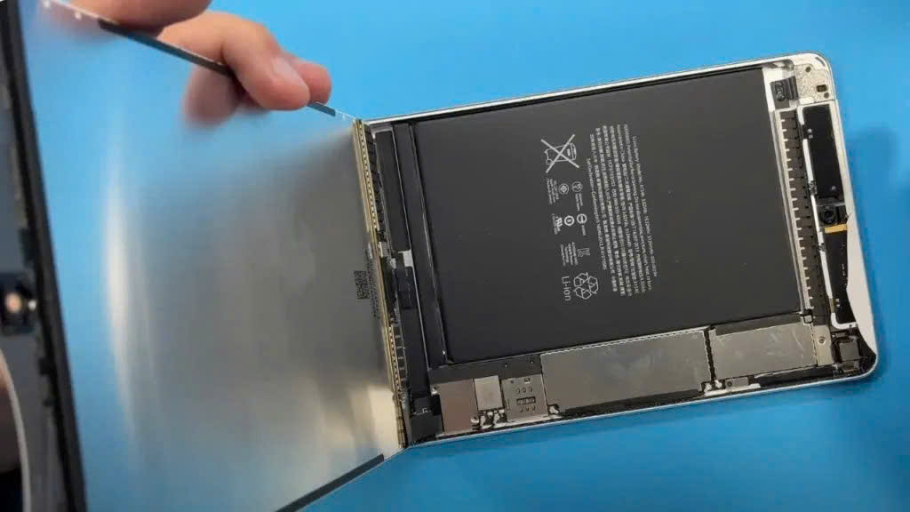 Thay pin iPad Mini 4 3G A1550