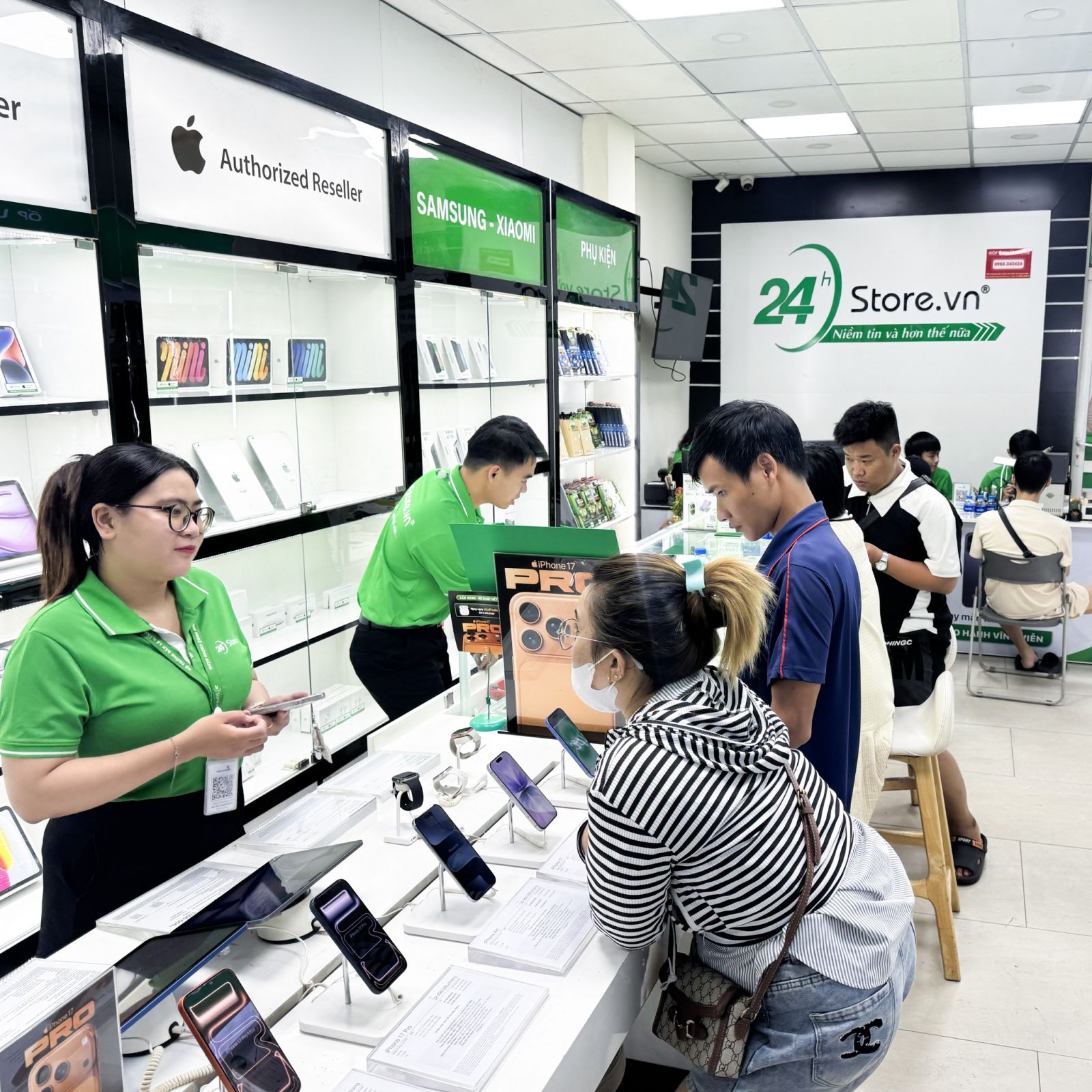 Ốp Lưng Silicon MagSafe iPhone 17 | Chính hãng Apple Việt Nam