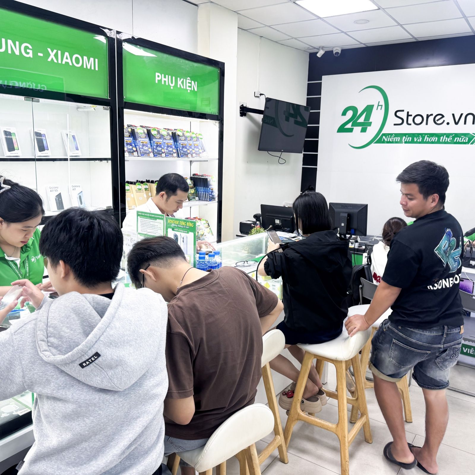 Ốp Lưng Silicon MagSafe iPhone 17 | Chính hãng Apple Việt Nam