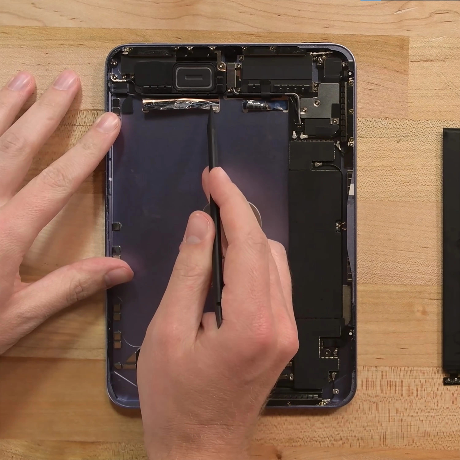 Thay pin iPad mini 6 2021 2