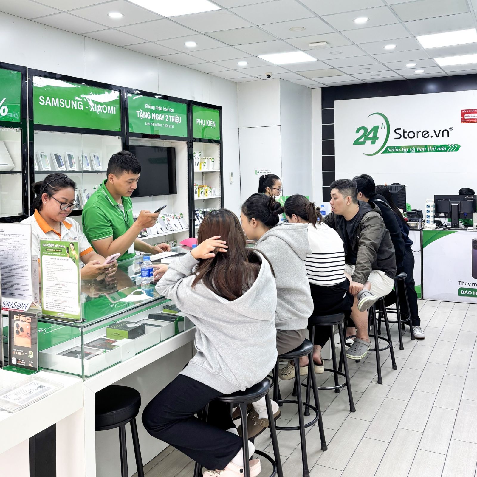 Chi ph&iacute; v&agrave; thời gian thay cảm ứng iPad Pro M4 13 inch tại 24hStore