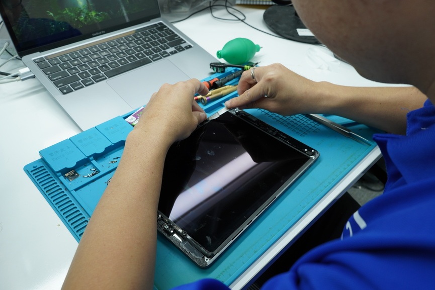 Quy trình thay cảm ứng iPad Pro 12.9 2020 WiFi tại 24hStore