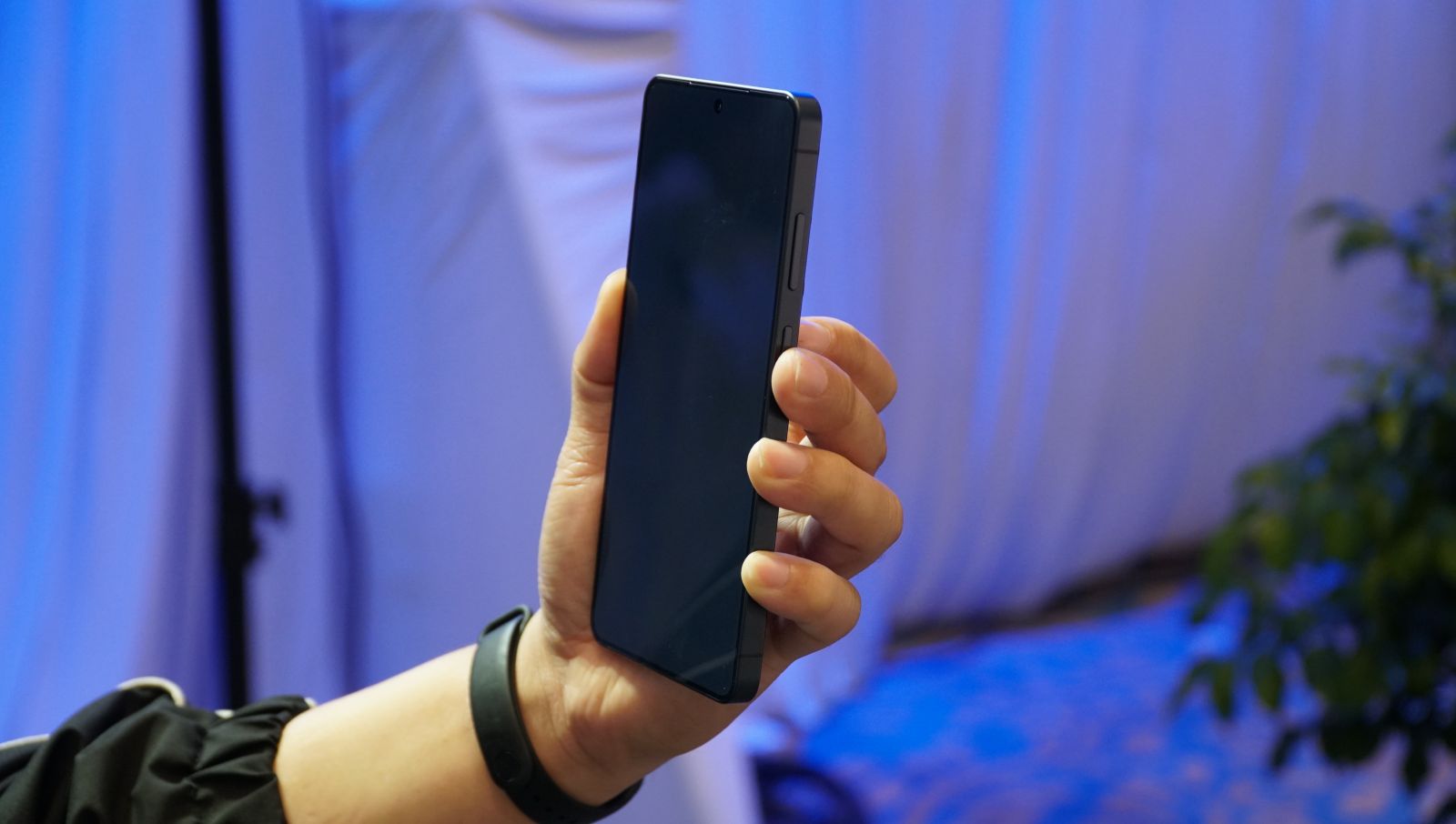 Cách bật chống nhìn trộm trên Galaxy S26 Ultra