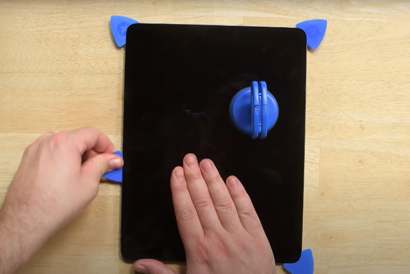 Quy trình thay cảm ứng iPad Pro 12.9 2018 WiFi tại 24hStore