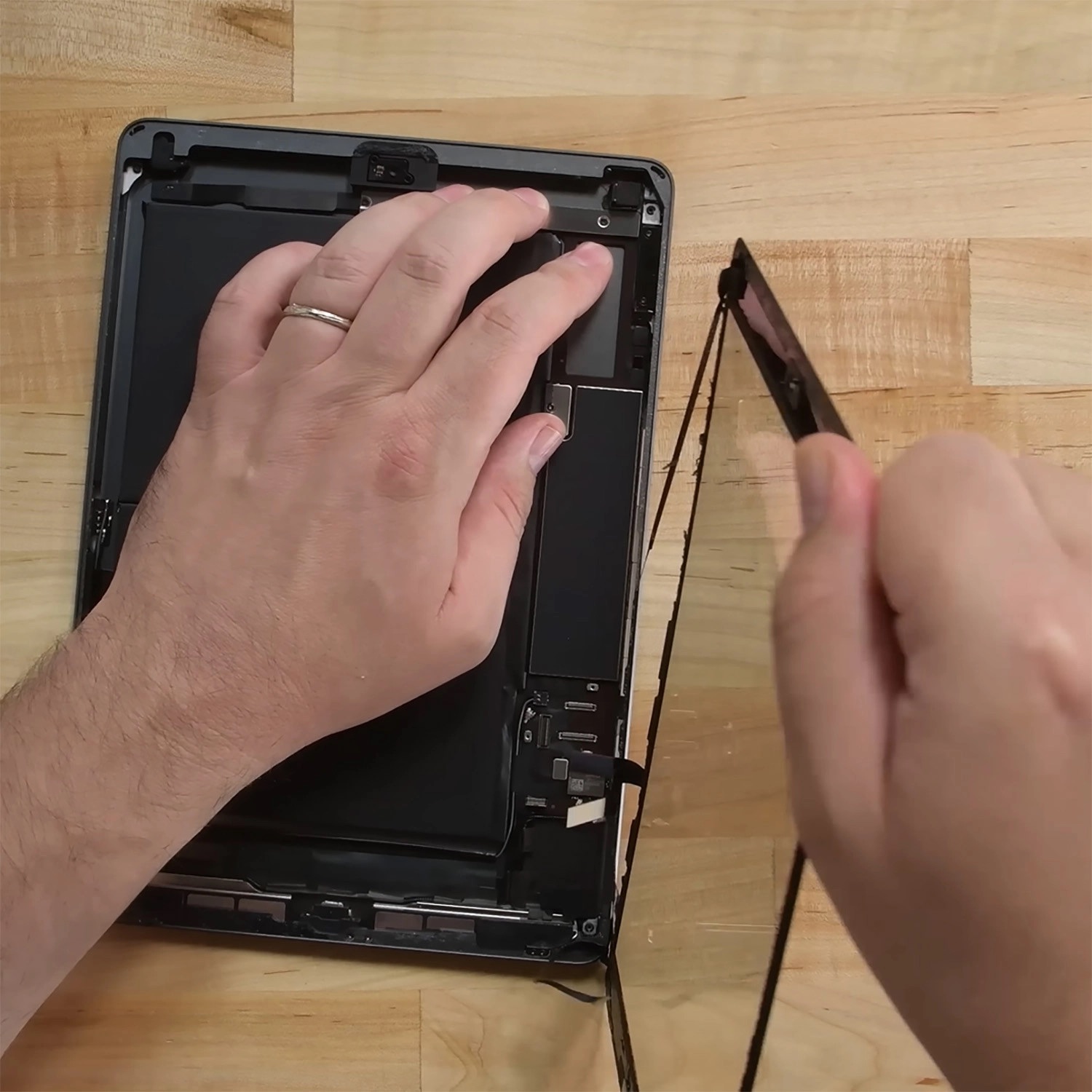 Quy tr&igrave;nh thay cảm ứng iPad Gen 7, iPad 10.2 3G