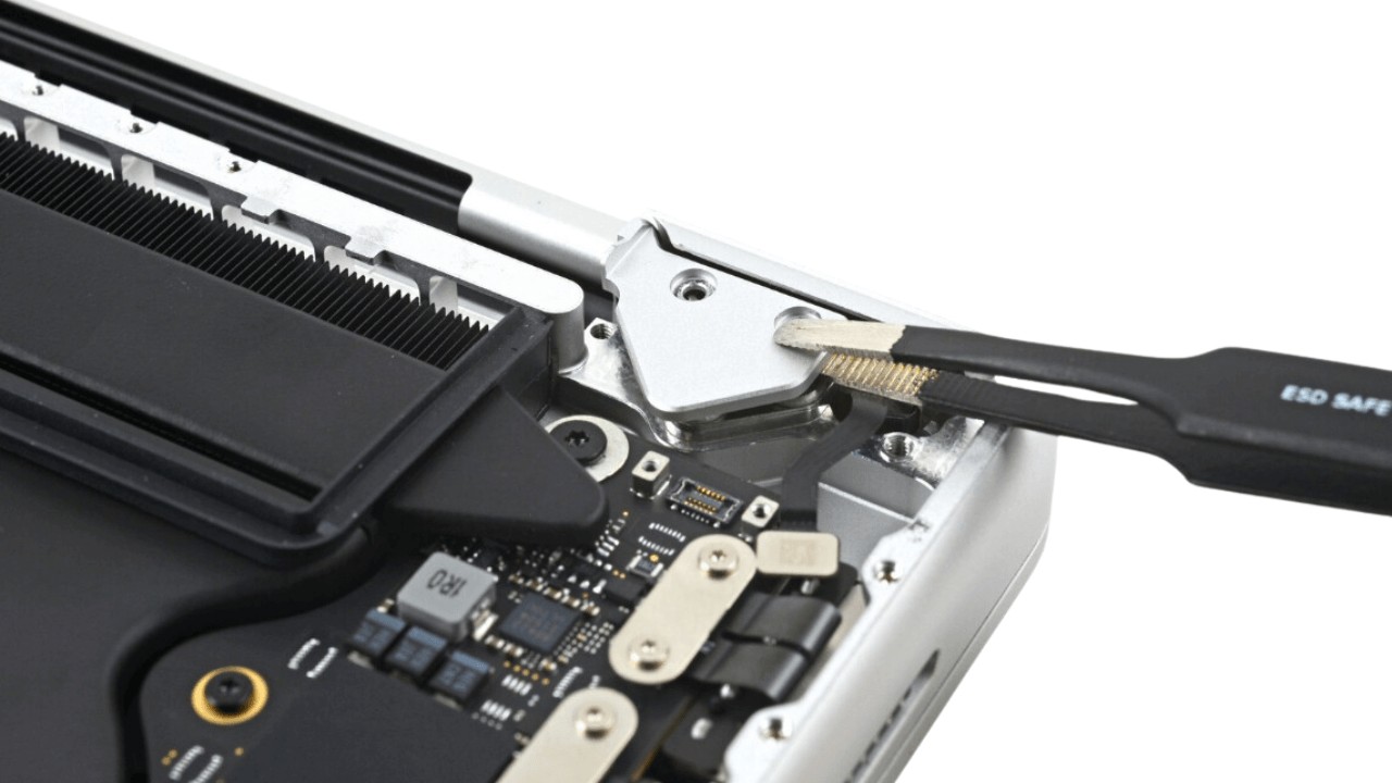 Quy tr&igrave;nh thay m&agrave;n h&igrave;nh MacBook Pro 14 inch M1 Max