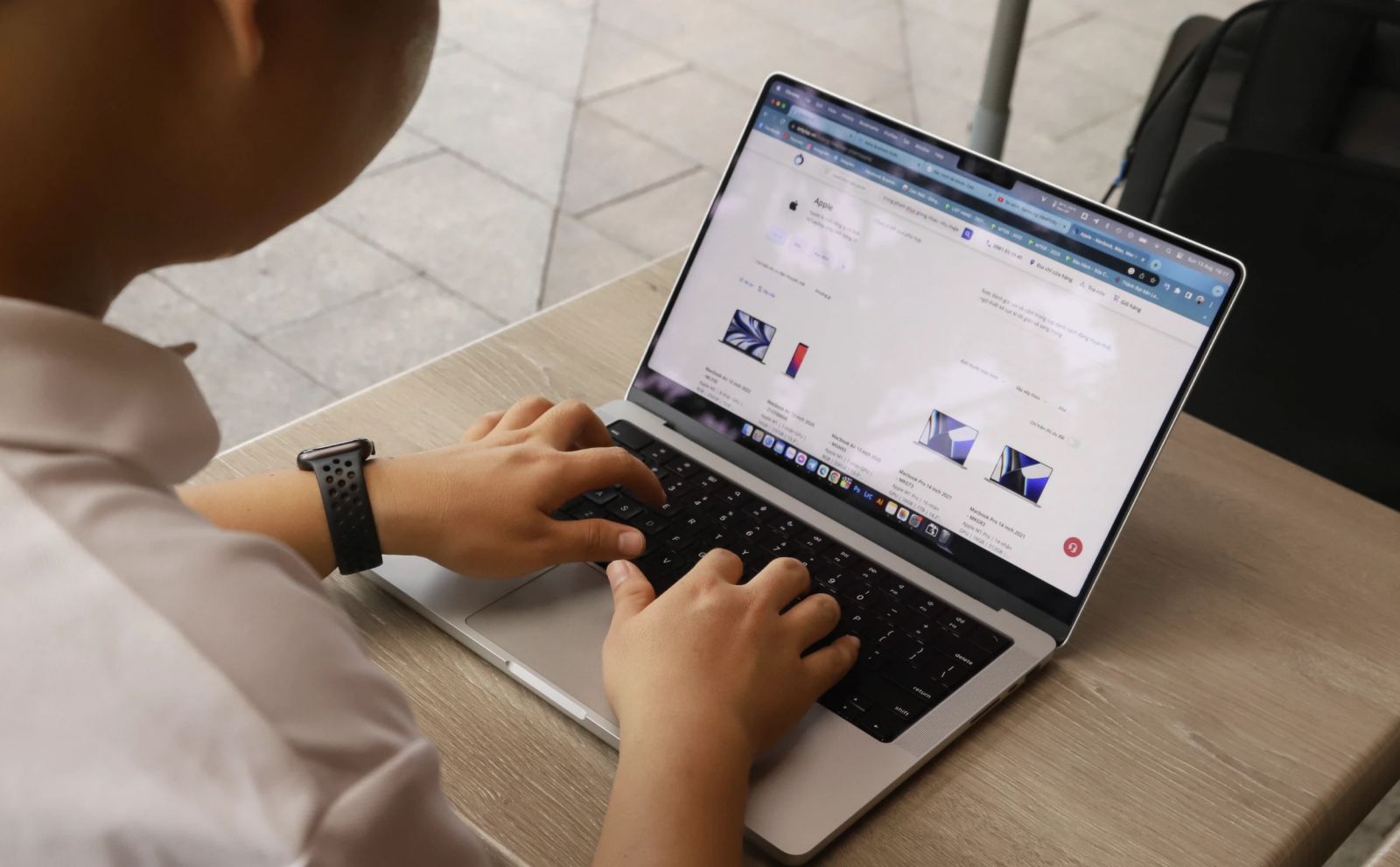 Nguy&ecirc;n nh&acirc;n khiến MacBook Pro 14 inch M1 Max bị lỗi m&agrave;n h&igrave;nh