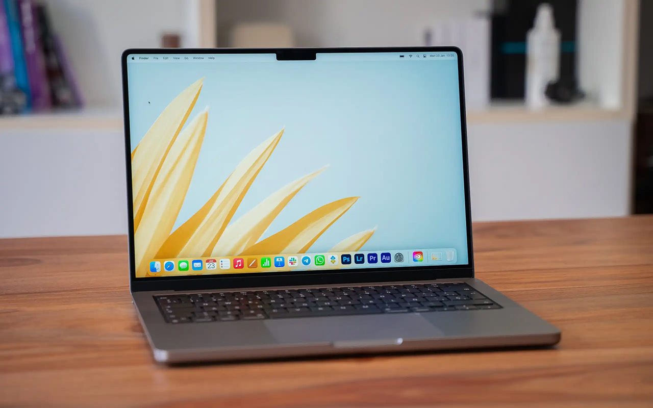 Thay pin MacBook Pro 16 inch M2 Max A2780