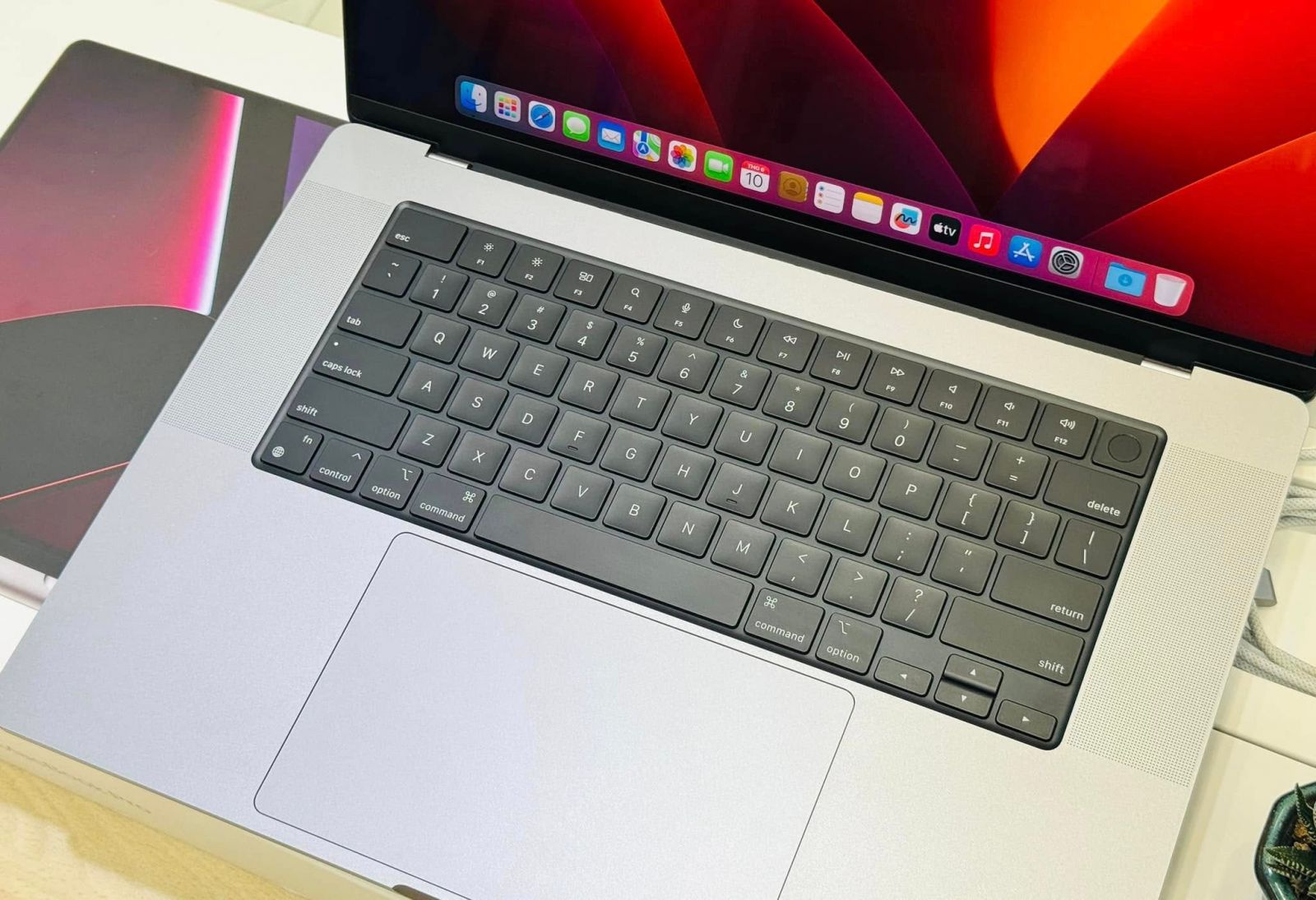 Thay pin MacBook Pro 16 inch M2 Max A2780