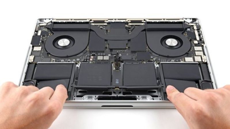 Thay pin MacBook Pro 16 inch M2 Max A2780