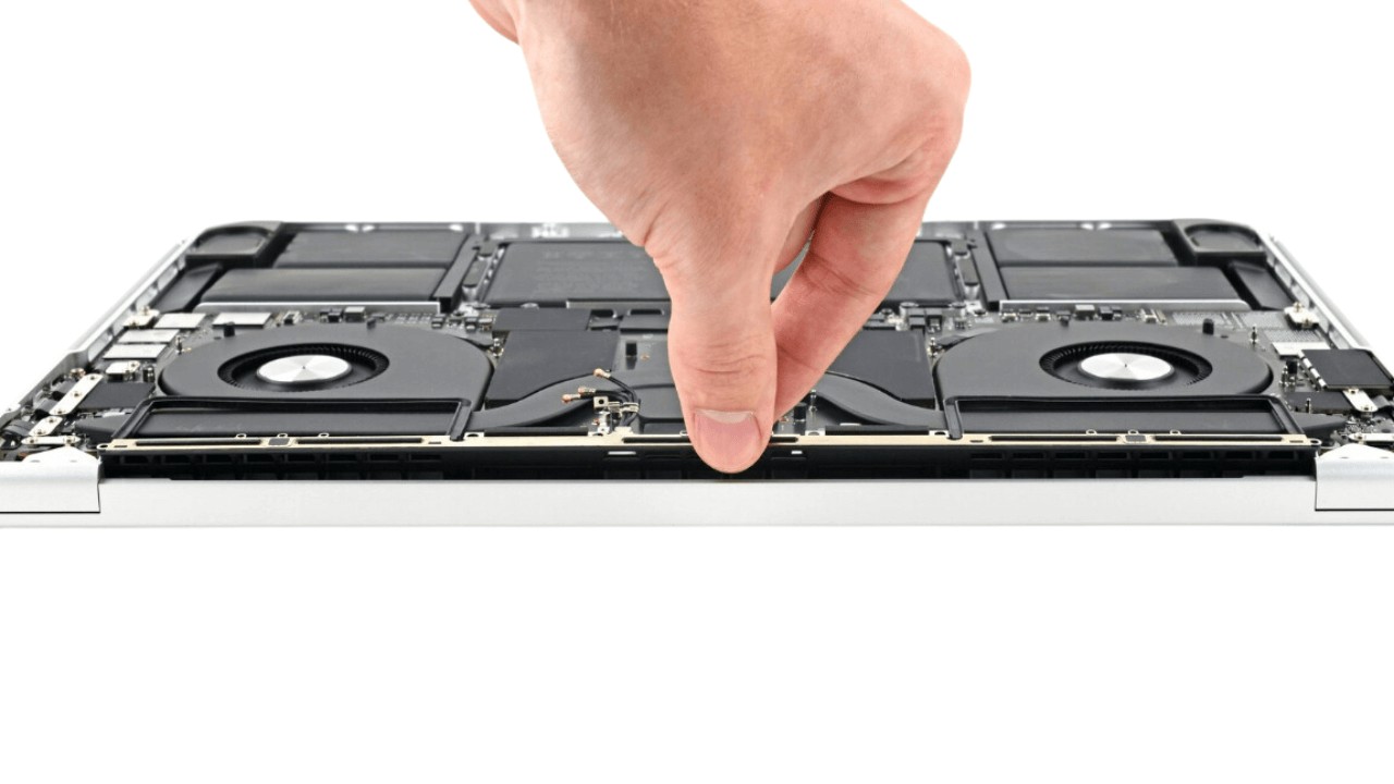 Thay pin MacBook Pro 14 inch M2 Pro A2779