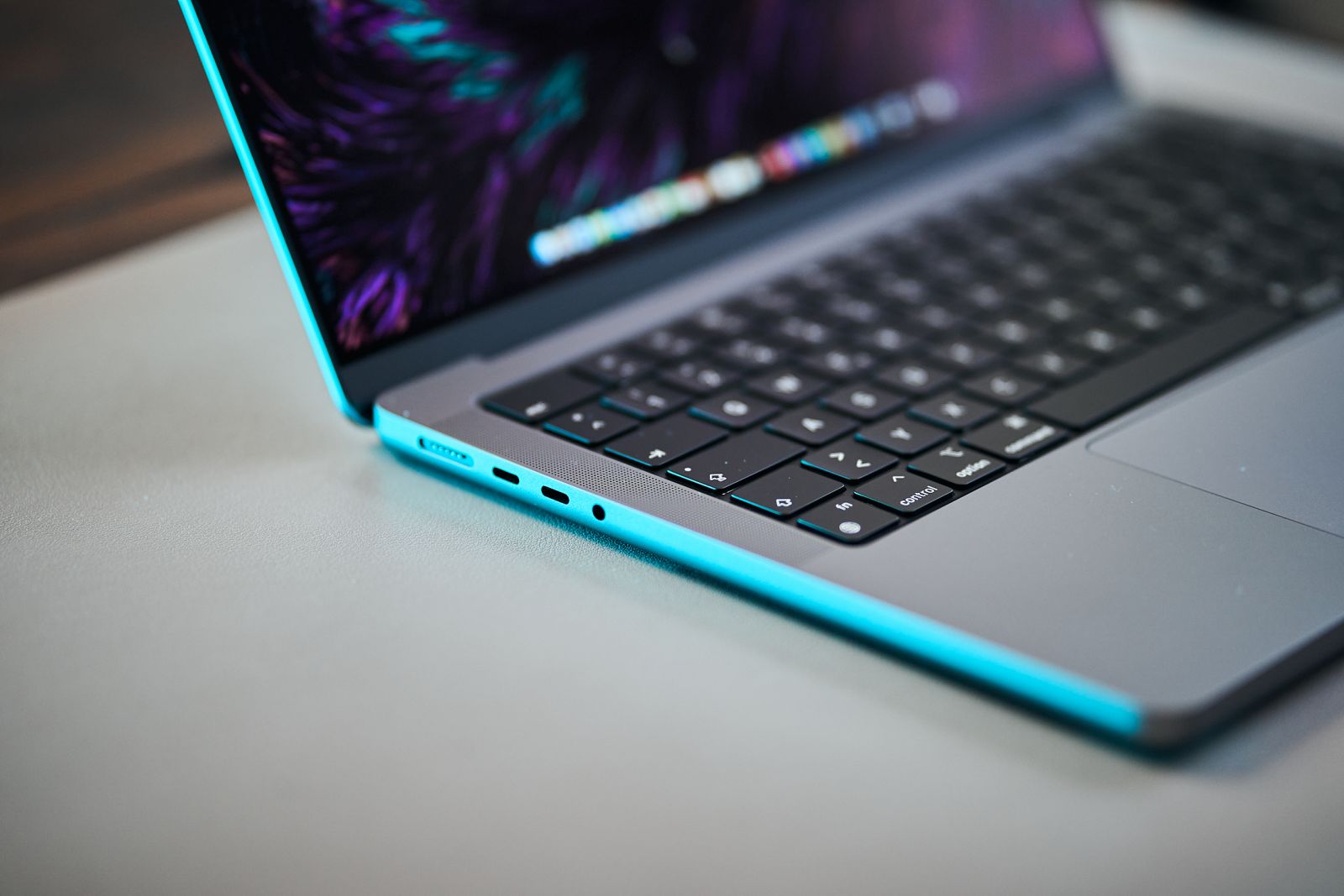 Thay pin MacBook Pro 14 inch M2 Pro A2779