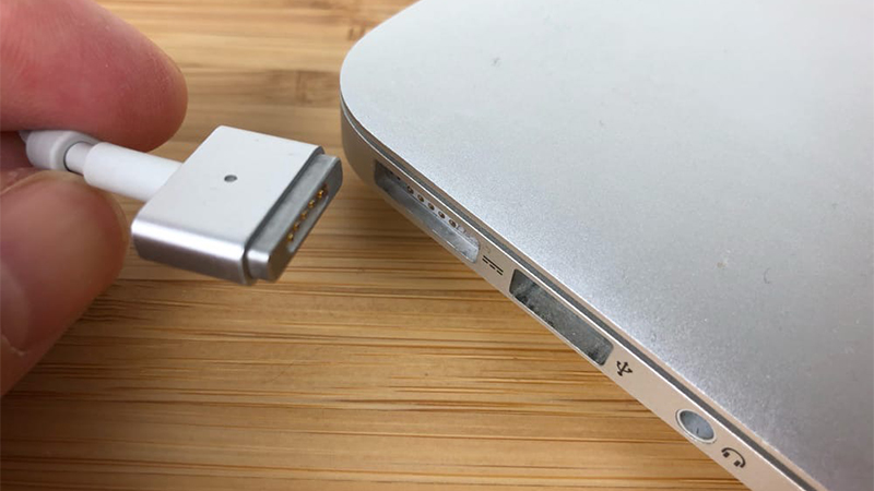 Thay sạc MacBook Pro 15 inch A1398 (2012, 2013, 2014, 2015)
