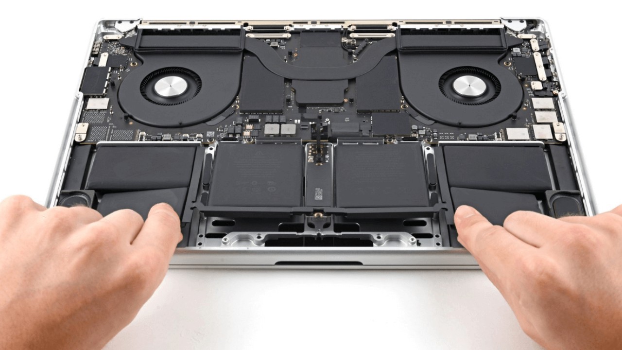 Thay pin MacBook Pro 16 inch M1 Max A2485