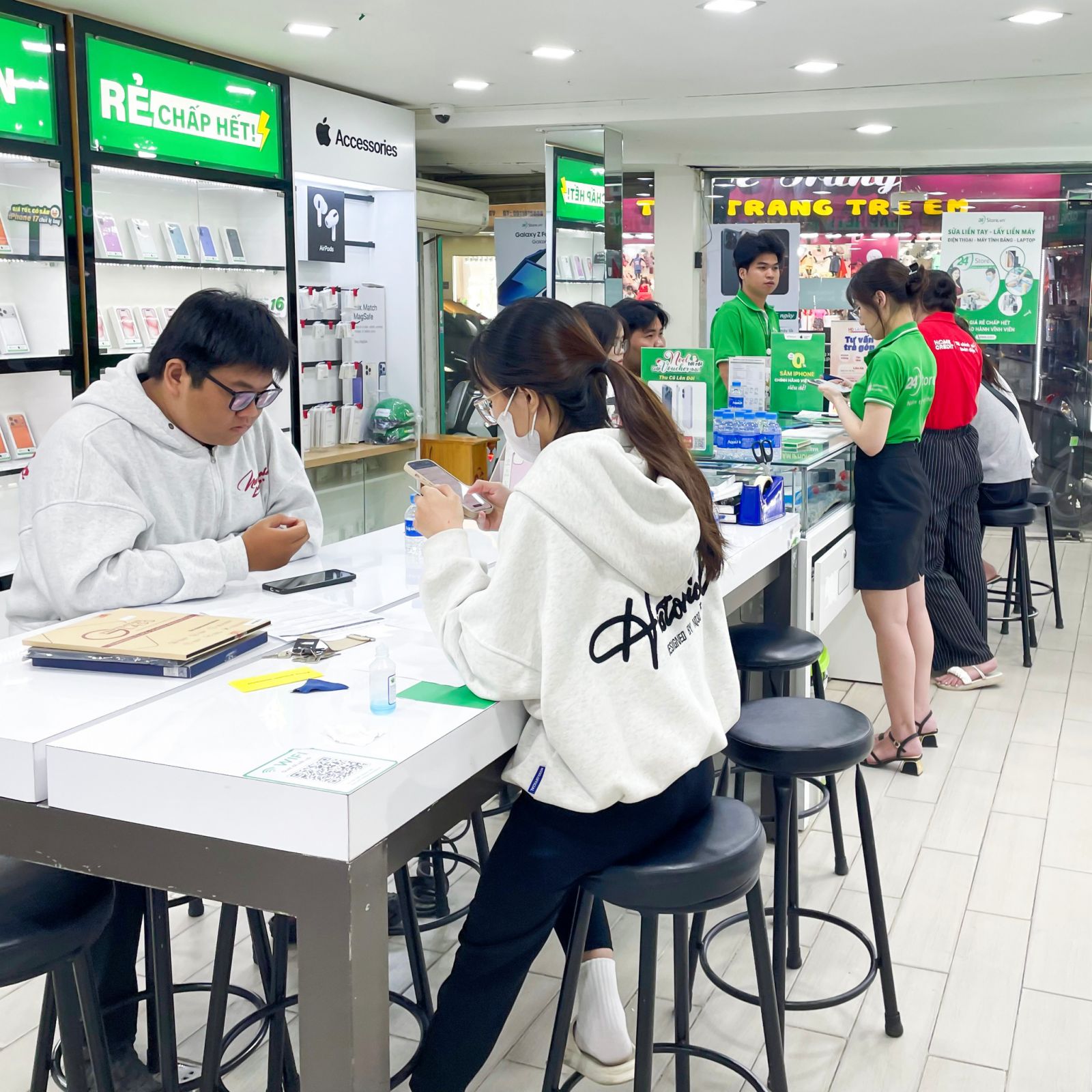 5. Mua iPhone 17e chính hãng Việt Nam, giá tốt, sẵn hàng, trả góp 0% tại 24hStore