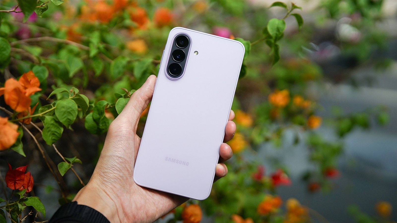 2. Giá bán của Samsung Galaxy A37 5G 8GB/128GB chính hãng