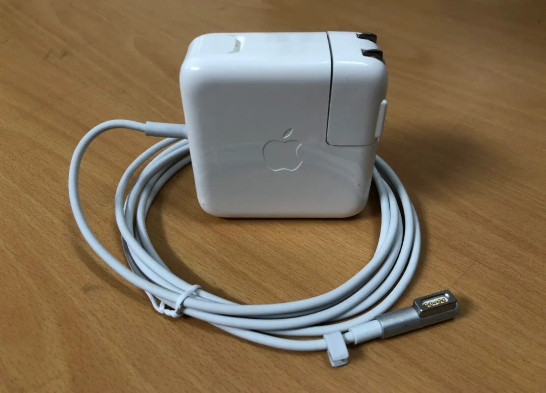 Thay sạc Macbook Pro 17 inch A1297 (2009, 2010, 2011)