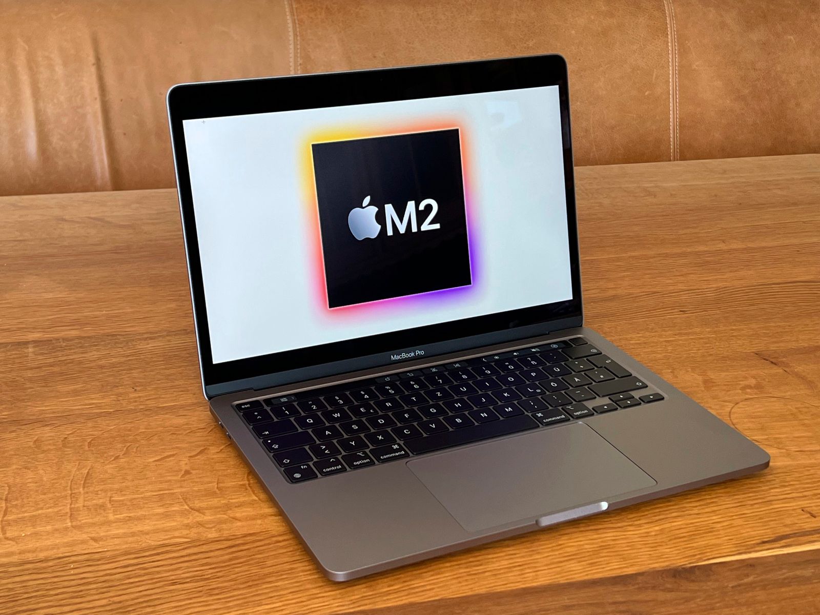 Dấu hiệu cần thay pin MacBook Pro 13 inch M2 A2338