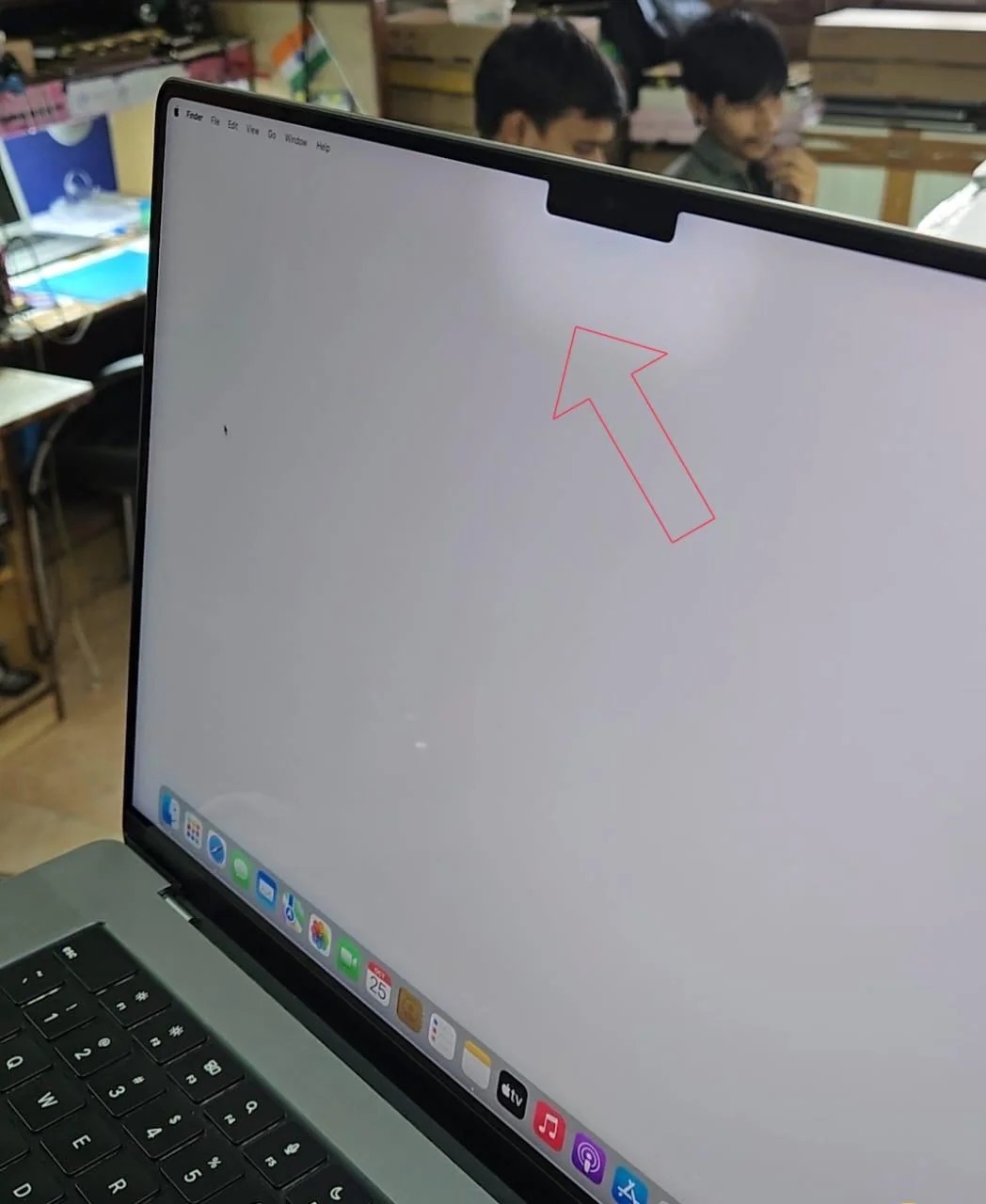 Nguy&ecirc;n nh&acirc;n khiến MacBook Pro 16 inch M1 Pro cần thay m&agrave;n h&igrave;nh