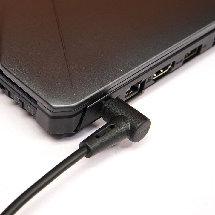 Sạc công suất lớn có gây hại cho Laptop không