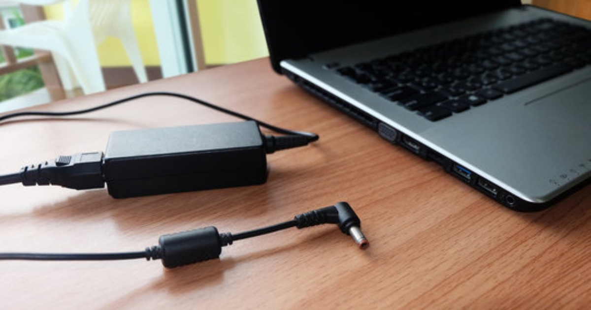 sạc công suất lớn có gây hại cho Laptop không