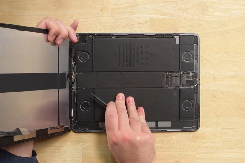 Thay pin iPad Pro 12.9 2018 WiFi A1876 2