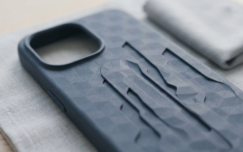 op-lung-iphone-15-pro-max-spigen-parallax-matte-10