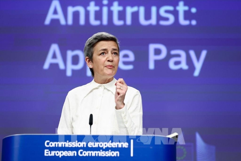 Apple bị ép phá vỡ tôn chỉ bảo mật ở trời Âu