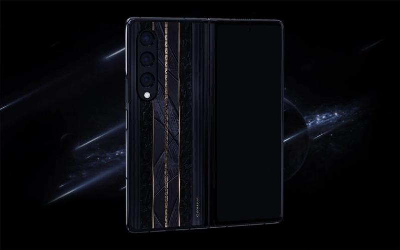 Samsung galaxy Z Fold 4 đính kèm đá thiên thạch 