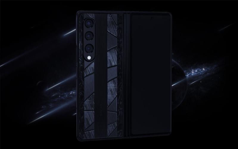 Samsung galaxy Z Fold 4 đính kèm đá thiên thạch 