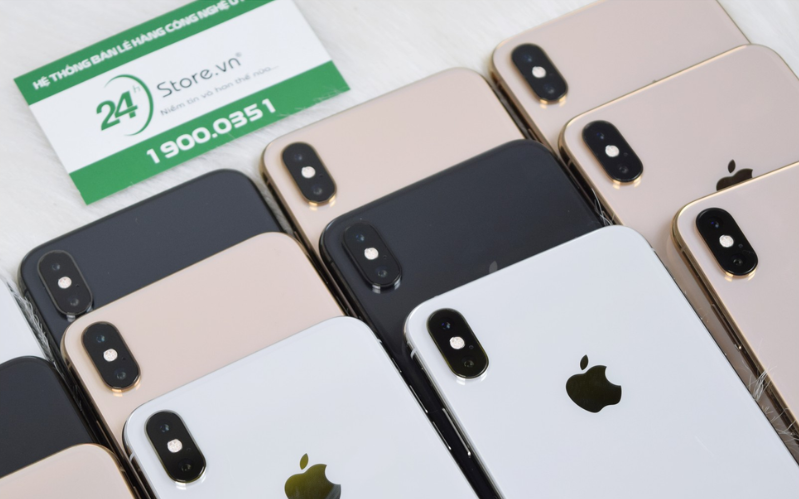 So sánh về thiết kê bên ngoài của cả hai chiếc iPhone XS và iPhone 12 Mini 
