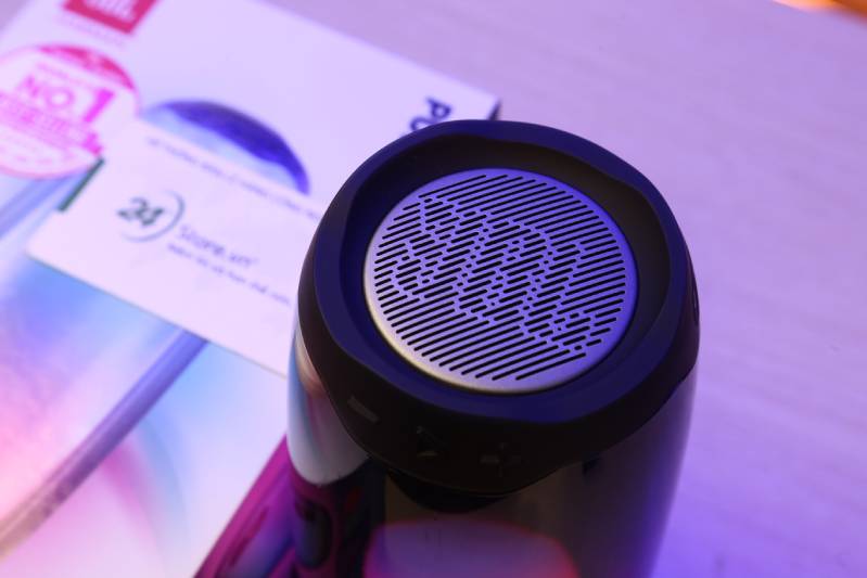 loa jbl pulse 4 hinh 2 chat am cua loa