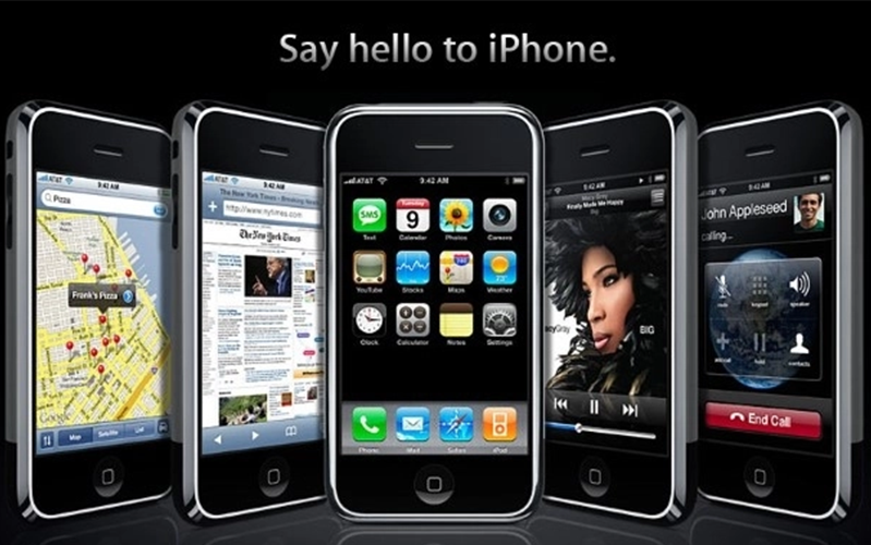 Mac OS X 4 Một sự thay đổi thậm chí còn lớn hơn vào năm 2007 khi Apple trình làng chiếc iPhone đầu tiên và thế giới ưu tiên thiết bị di động.