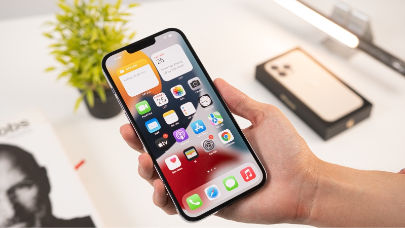 Màn hình iPhone 13 Pro Max vô cùng mượt mà