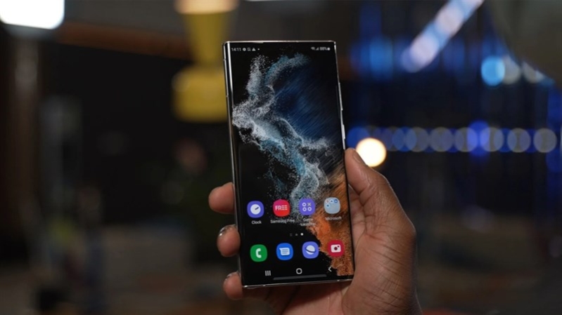 Z Flip4 vs S22 Ultra Màn hình của Samsung Galaxy S22 Ultra