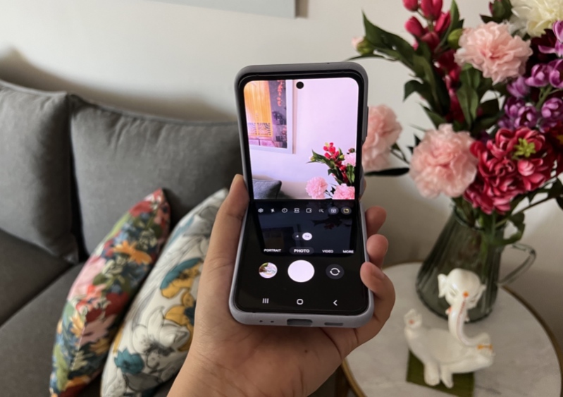 Z Flip4 vs S22 Ultra Khả năng chụp ảnh của Z Flip4 chưa xứng với tầm giá