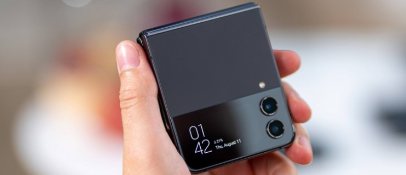 Z Flip4 vs Z Flip3 Bộ đôi có màn hình phụ giúp dễ dàng theo dõi tin nhắn, thông báo