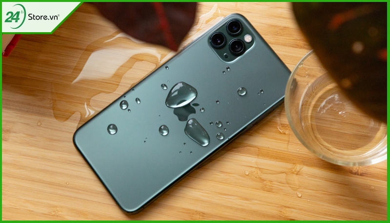 khả năng chống nước của iPhone 14 series