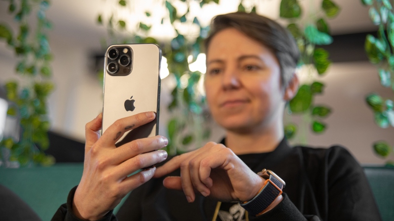 so sánh iPhone 12 mini và iPhone 13 Pro Sau khi so sánh iPhone 12 mini với iPhone 13 Pro thì bản thế hệ 13 vượt trội hoàn toàn