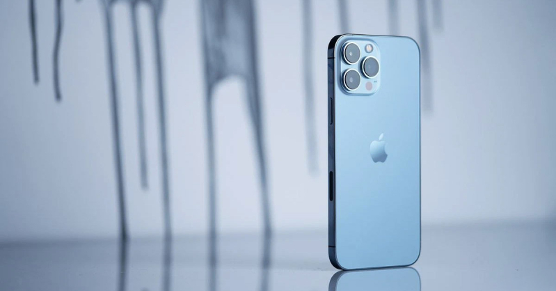 so sánh iPhone 12 mini và iPhone 13 Pro iPhone 13 Pro sở hữu dung lượng và thời lượng pin tốt hơn