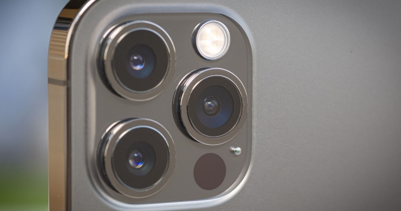 iPhone 12 Pro có khả năng chụp zoom tốt hơn kế nhiệm