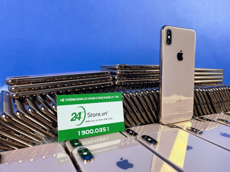 so sánh iPhone XS và iPhone 12 iPhone XS được thiết kế bằng khung thép không gỉ