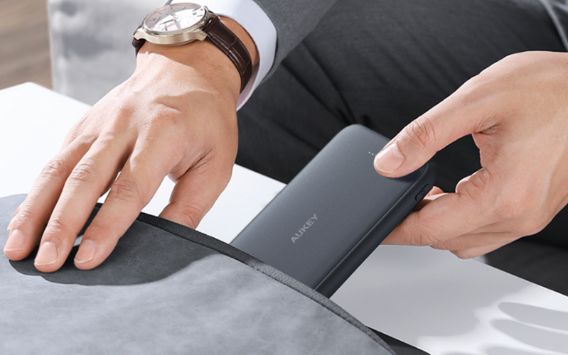 Sạc dự phòng Aukey 10.000mAh có thiết kế nhỏ gọn 