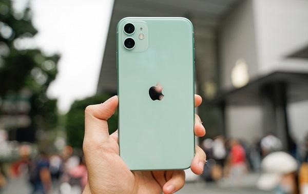 Mổ xẻ' chiếc iPhone 11 Pro Max màu xanh rêu đầu tiên tại Hà Nội | Sản phẩm  mới | Vietnam+ (VietnamPlus)