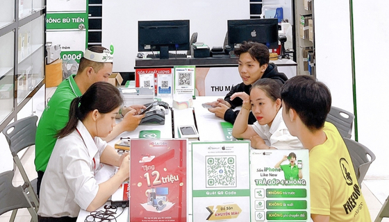 có nên mua iphone 14 cũ tại 24hstore