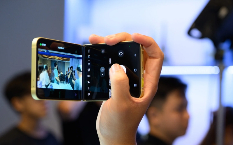 điện thoại cho dân văn phòng samsung galaxy z flip