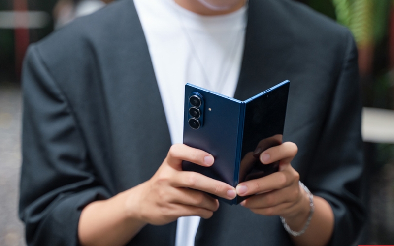 điện thoại cho dân văn phòng samsung galaxy z fold