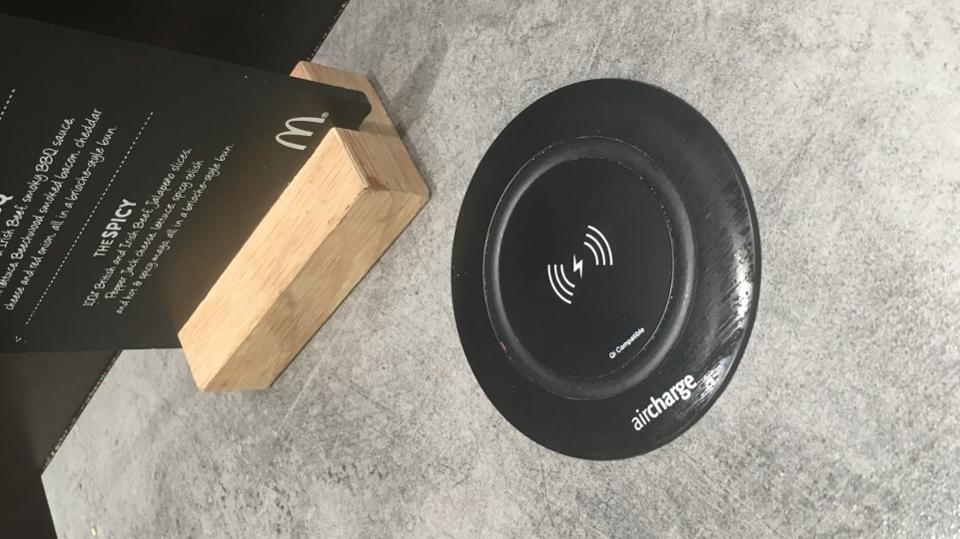 dien thoai iphone 8 xach tay 32 gb se duoc trang bi cong nghe sac khong day tan tien hinh anh 3