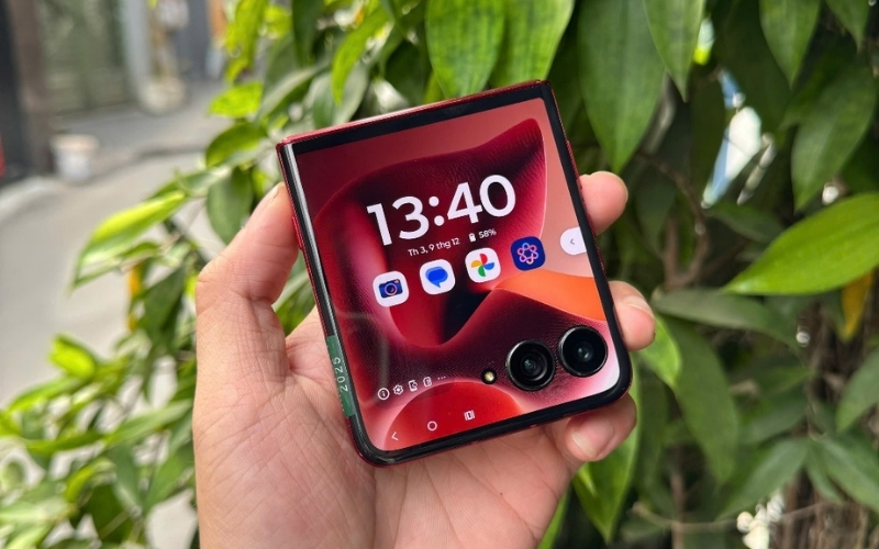 điện thoại màn hình gập motorola razr 60 ultra